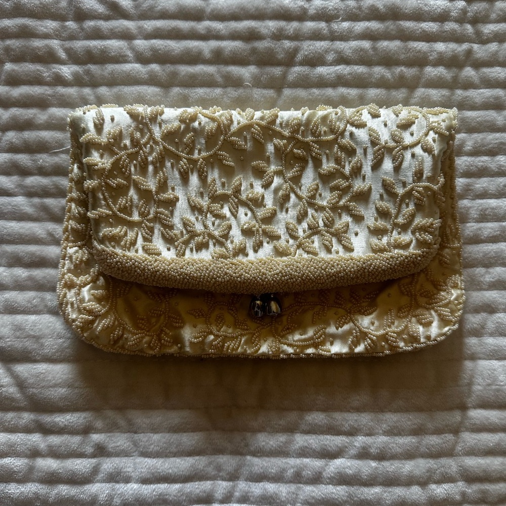 Vintage Elegant Cream Beaded Clutch
